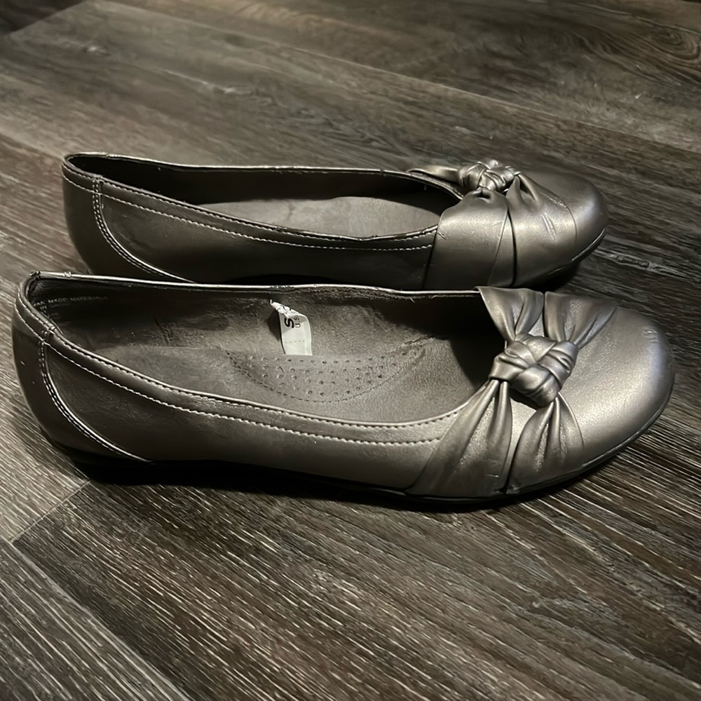 🏵️2/$14🏵️ Merona slip on flats